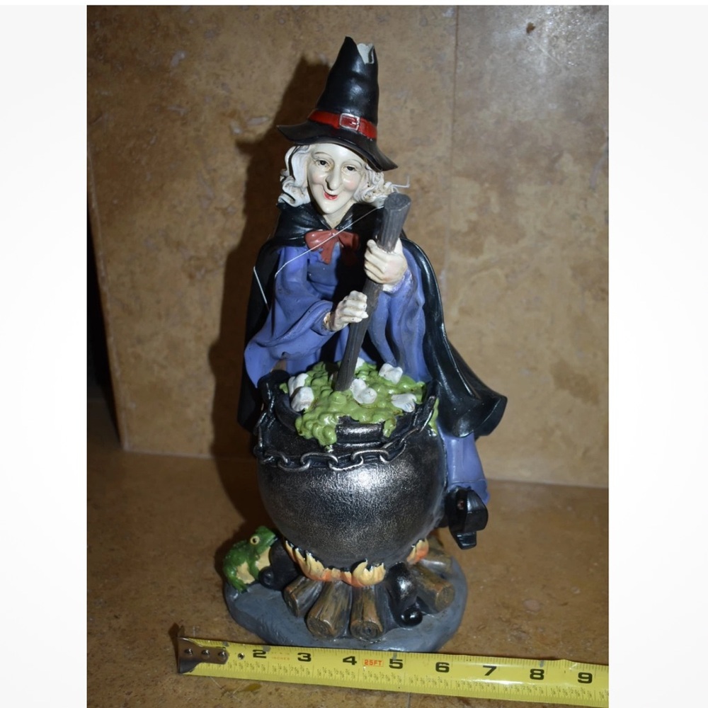 NWT 13” BEAUTIFUL WITCH STIRRING CAULDRON HALLOWEEN DECOR FIGURE FIGURINE STATUE - Picture 8 of 8